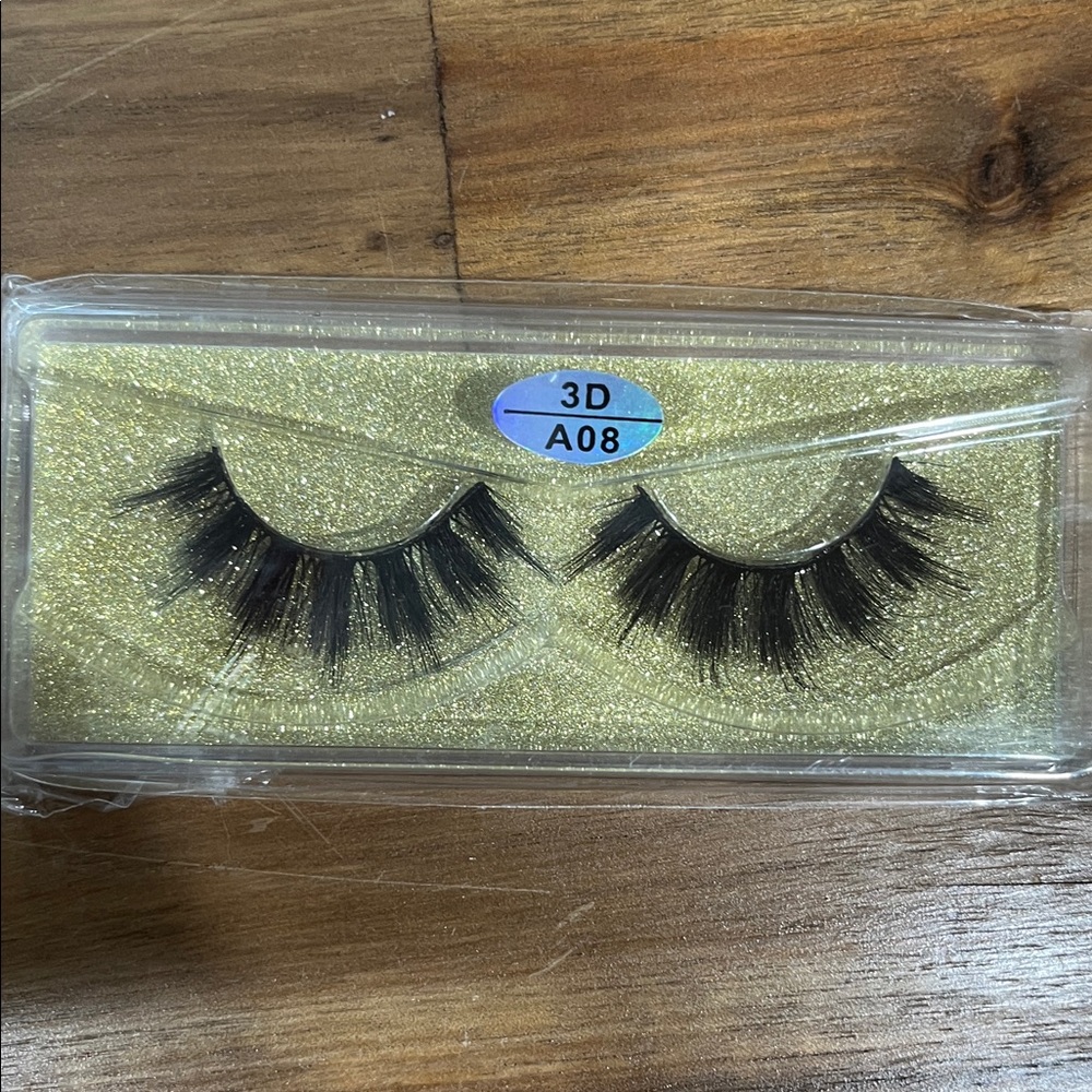 Lashes - Picture 9 of 16